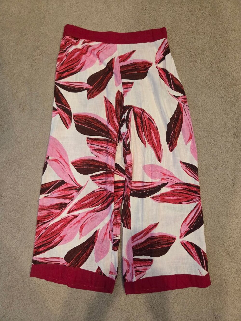 White Closet NWOT Large Pink Red Floral Print Wide Leg Pants